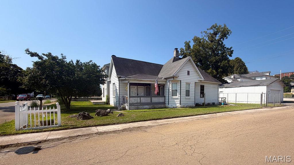 3rd image of 202 E 2Nd St, De Soto, MO 63020 | MLS# MIS26054890