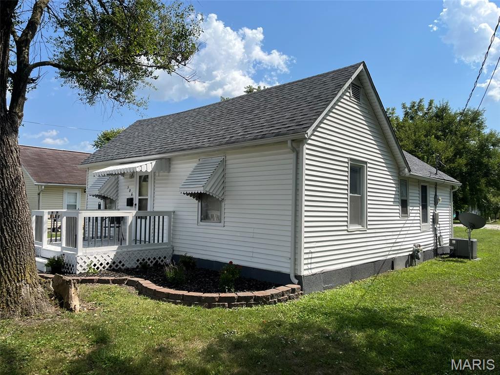 2nd image of 506 Panhorst St, Staunton, IL 62088 | MLS# MIS26055162