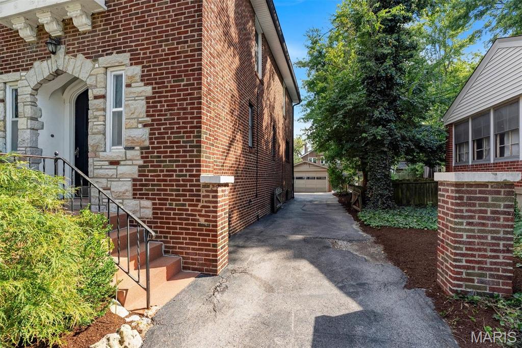 Photo 5 of Single family home for sale at 7232 Clayton Rd, Richmond Heights, MO 63117 | MLS# MIS26055406 | Listing updated on 2026-09-05