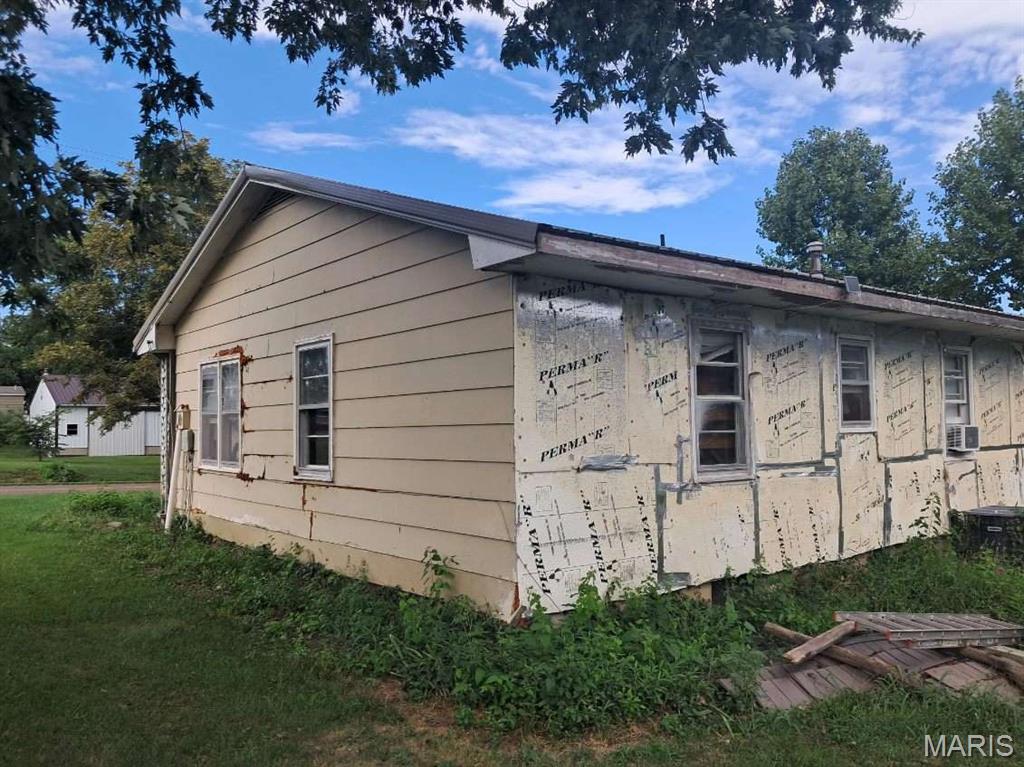 Photo 3 of Single family home for sale at 209 E Sunset Dr, Hale, MO 64643 | MLS# MIS26056724 | Listing updated on 2026-09-03