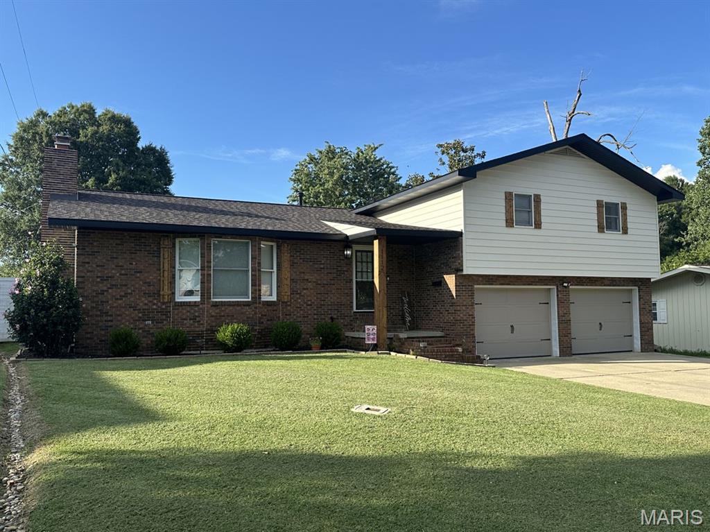 Photo 3 of Single family home for sale at 1112 Meadow Ln, Dexter, MO 63841 | MLS# MIS26057039 | Listing updated on 2026-09-03