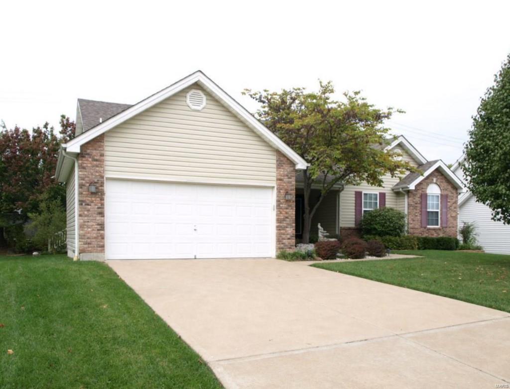 1st image of 1917 Williamstown Dr, Saint Peters, MO 63376 | MLS# MIS15065321