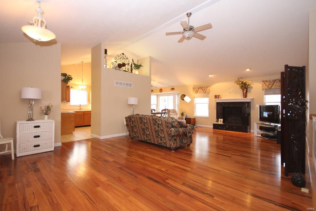 5th image of 1917 Williamstown Dr, Saint Peters, MO 63376 | MLS# MIS15065321