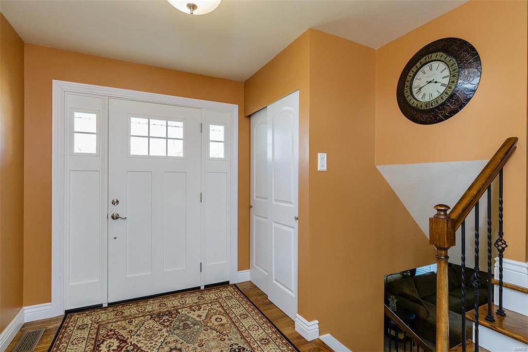 3rd image of 20 Shawnee Dr, Saint Charles, MO 63301 | MLS# MIS16009036