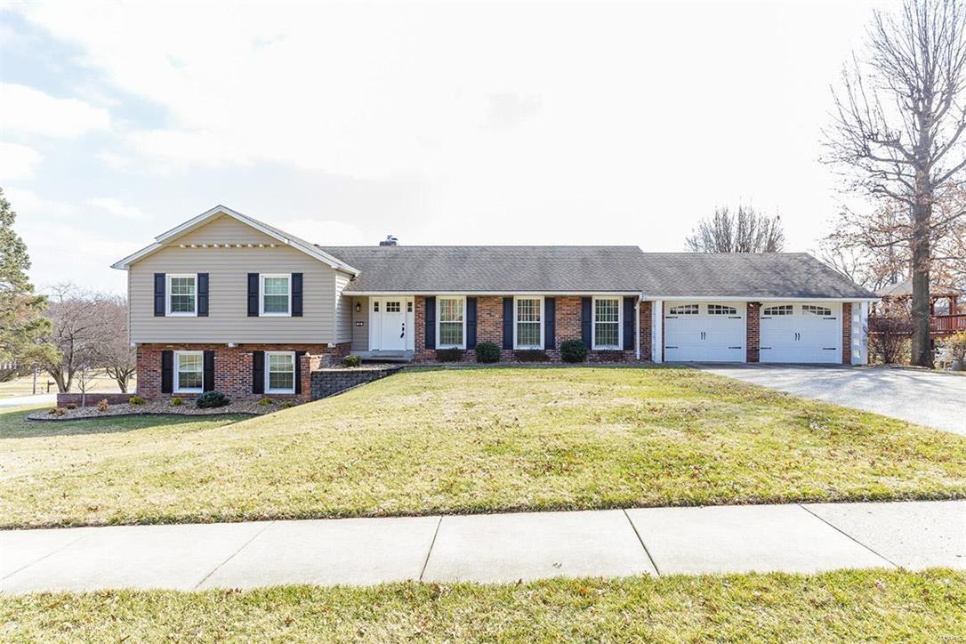 2nd image of 20 Shawnee Dr, Saint Charles, MO 63301 | MLS# MIS16009036