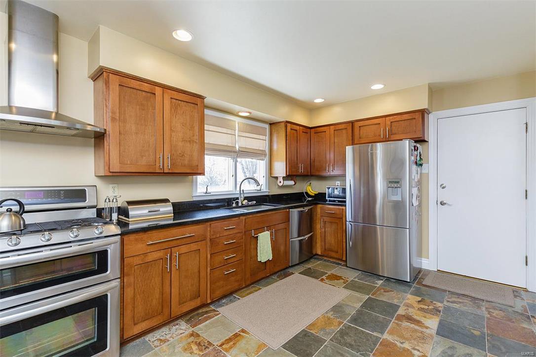 4th image of 20 Shawnee Dr, Saint Charles, MO 63301 | MLS# MIS16009036