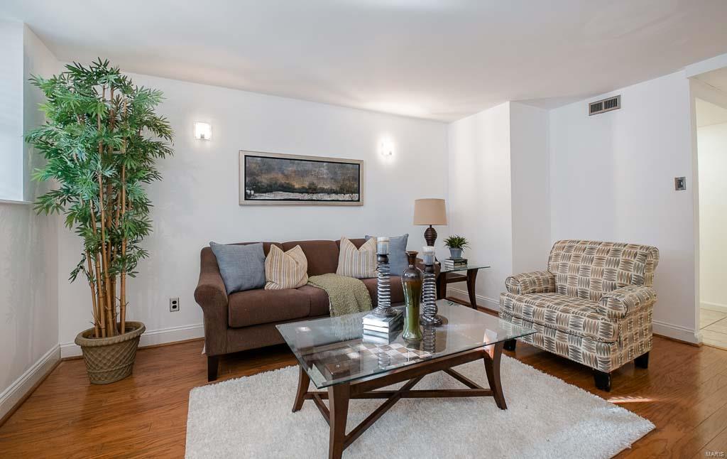 Homes for sale in St. Louis, MO | 17 N Taylor Ave #5, St. Louis, MO 63108 | MLS# MIS16009703