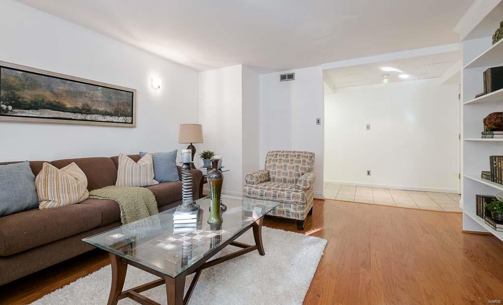 Homes for sale in St. Louis, MO | 17 N Taylor Ave #5, St. Louis, MO 63108 | MLS# MIS16009703