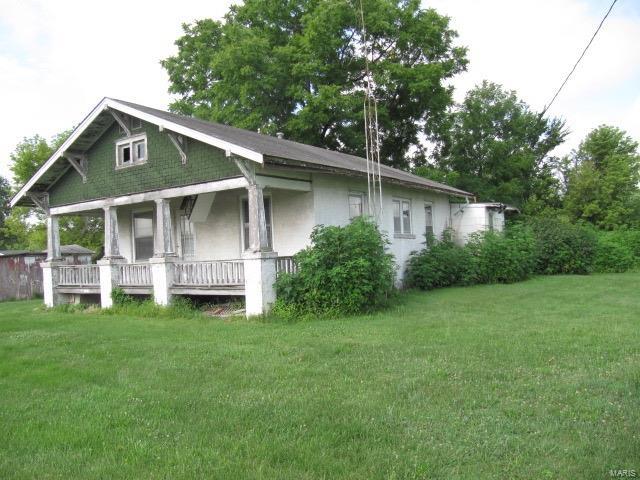 Homes for sale in Wilsonville, IL | 105 Hellmuth, Wilsonville, IL 62093 | MLS# MIS16054370