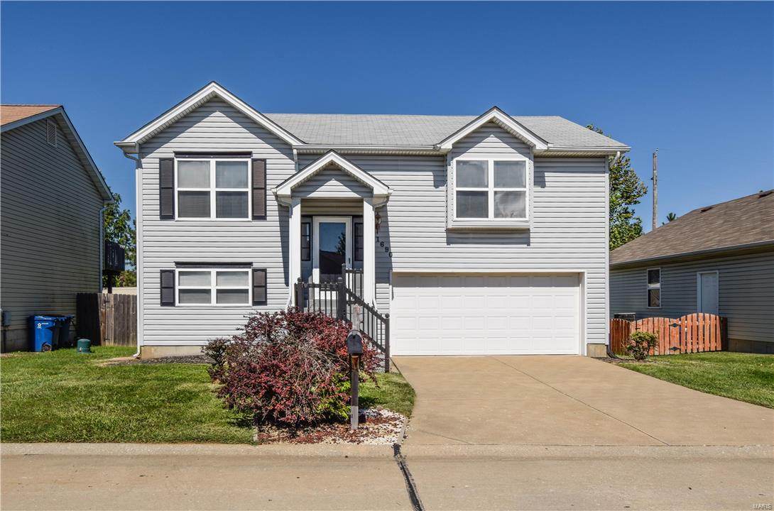 Homes for sale in Saint Charles, MO | 1690 Chapman Ct, Saint Charles, MO 63303 | MLS# MIS16064683