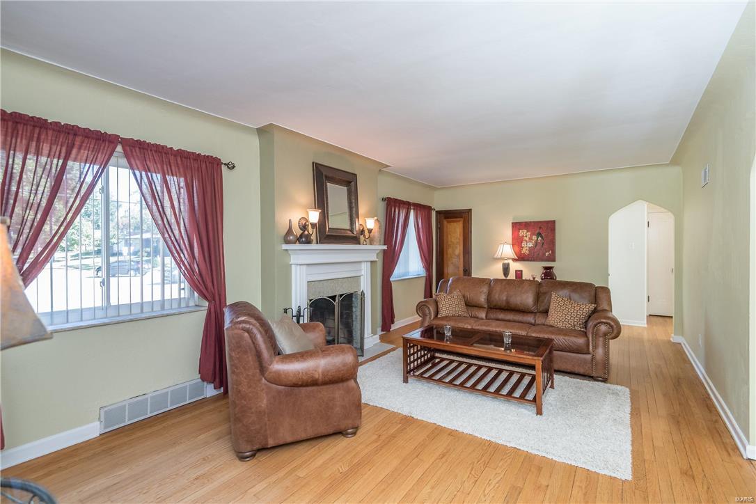 Homes for sale in St Louis, MO | 9743 Tesson Ferry Rd, St Louis, MO 63123 | MLS# MIS16067231