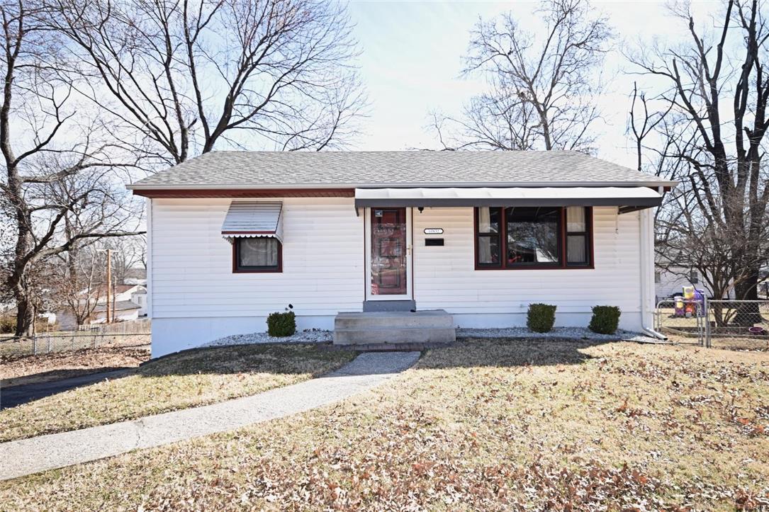 Homes for sale in Saint Ann, MO | 10832 Saint Henry Ct, Saint Ann, MO 63074 | MLS# MIS17005617