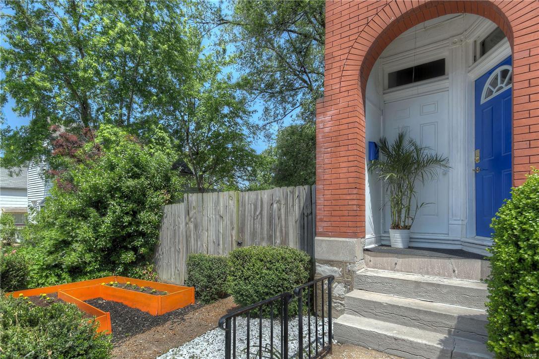 Homes for sale in Saint Louis, MO | 4317 Humphrey St, Saint Louis, MO 63116 | MLS# MIS17039448