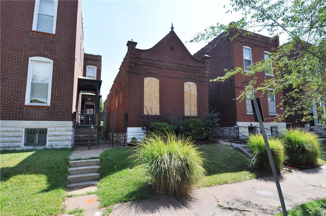 Homes for sale in Saint Louis, MO | 4130 Oregon Ave, Saint Louis, MO 63118 | MLS# MIS17074919