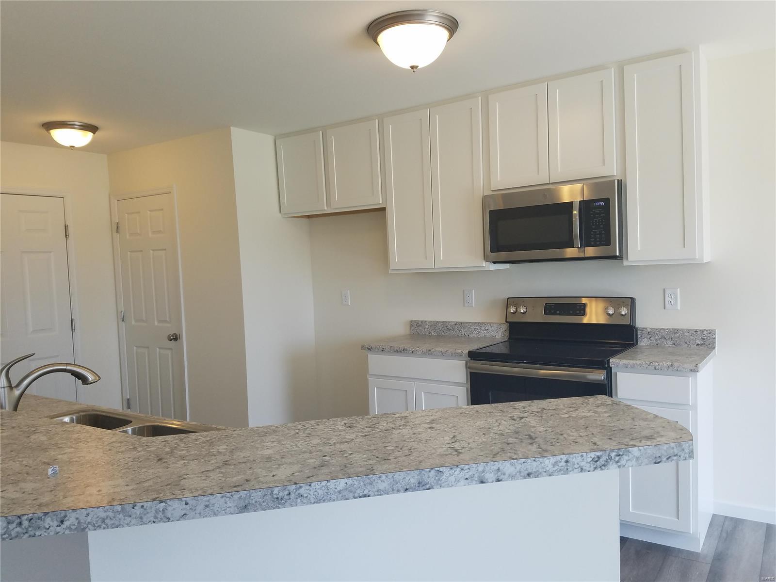 Homes for sale in Saint Charles, MO | 3344 Charlestowne Crossing Dr, Saint Charles, MO 63301 | MLS# MIS18049262