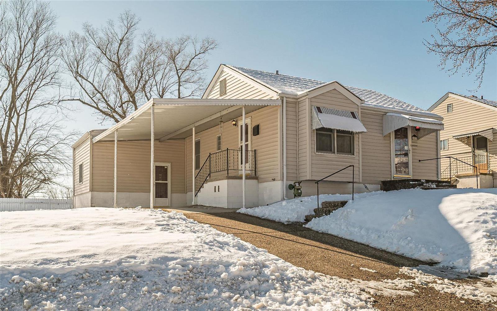 Homes for sale in Saint Charles, MO | 1033 Perry St, Saint Charles, MO 63301 | MLS# MIS19089873