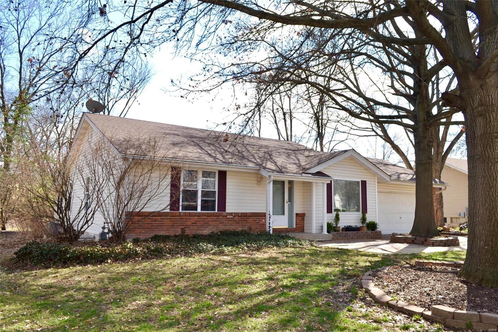 3rd image of 26 Dorchester Ct, Saint Peters, MO 63376 | MLS# MIS20018900