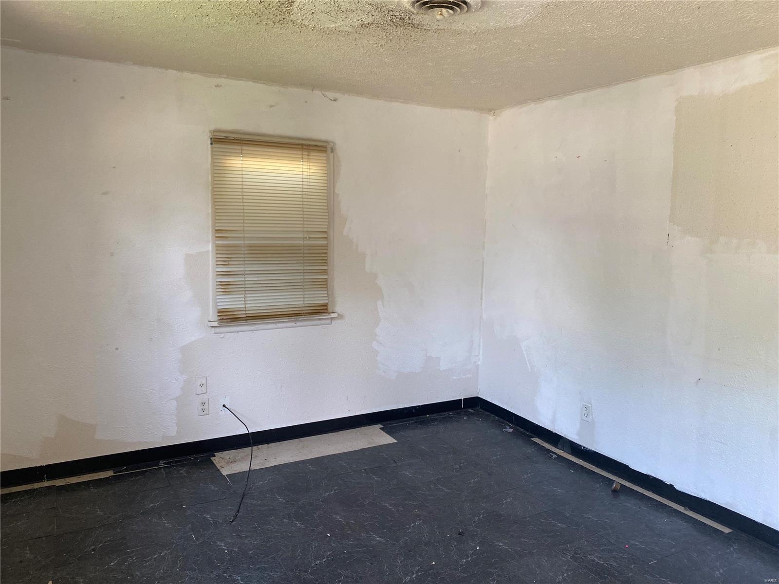 Homes for sale in Saint Louis, MO | 470 Mueller Ave, Saint Louis, MO 63135 | MLS# MIS20030254