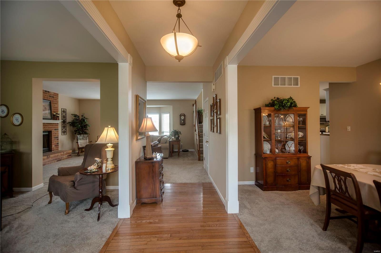 3rd image of 501 Oxborough Ct, Saint Peters, MO 63376 | MLS# MIS20031682