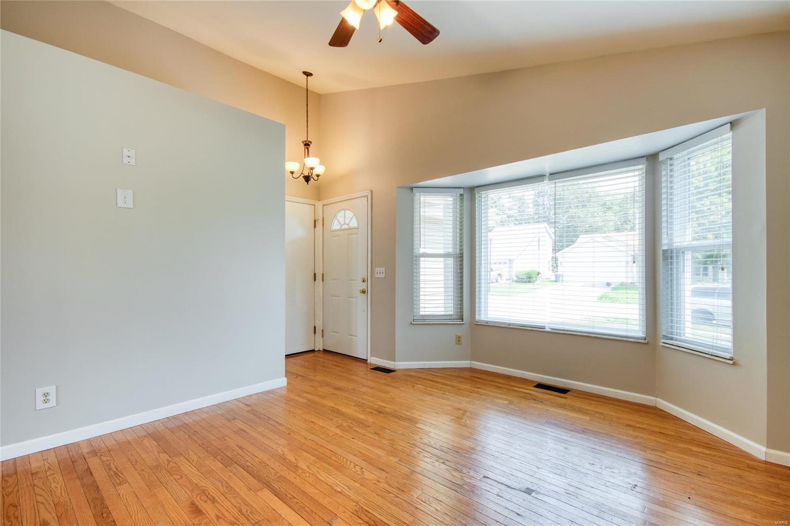 4th image of 9 Queensboro Dr, Saint Peters, MO 63376 | MLS# MIS20060794