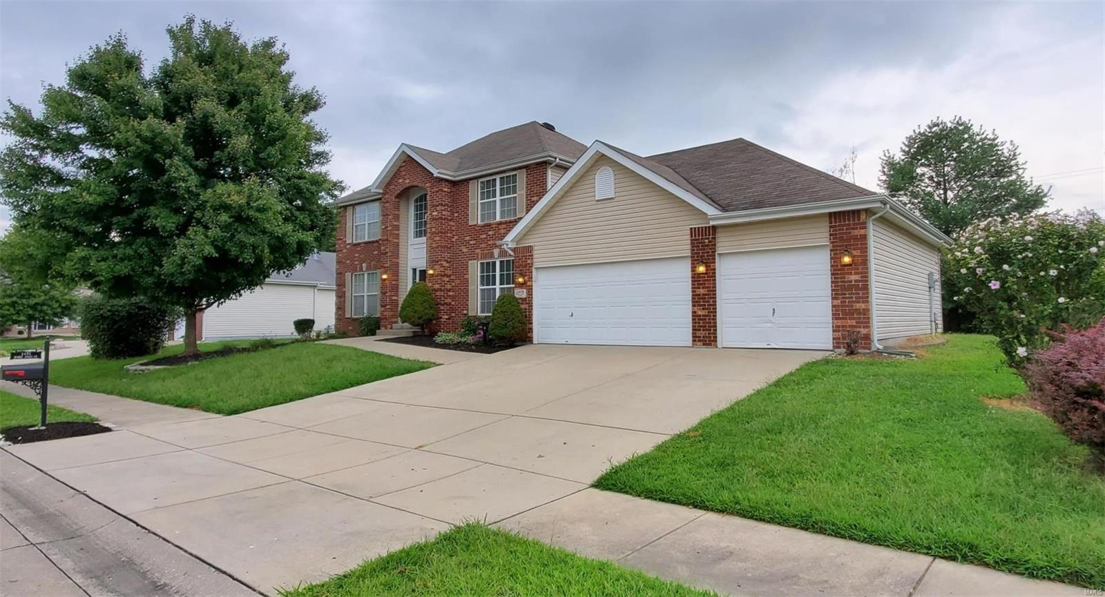 Homes for sale in Belleville, IL | 2408 Bobby Jones Ct, Belleville, IL 62220 | MLS# MIS20070257