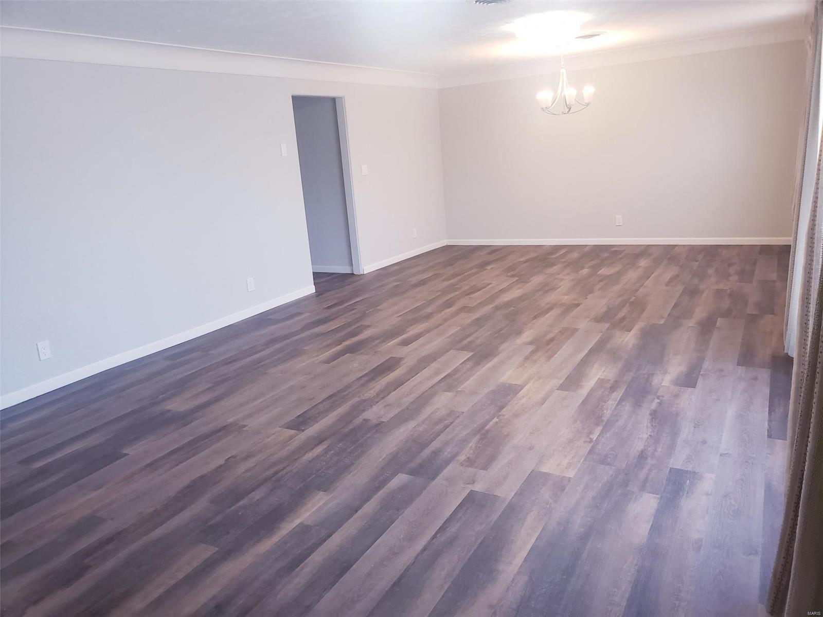 Homes for sale in Edwardsville, IL | 5085 Springfield Dr, Edwardsville, IL 62025 | MLS# MIS21008284