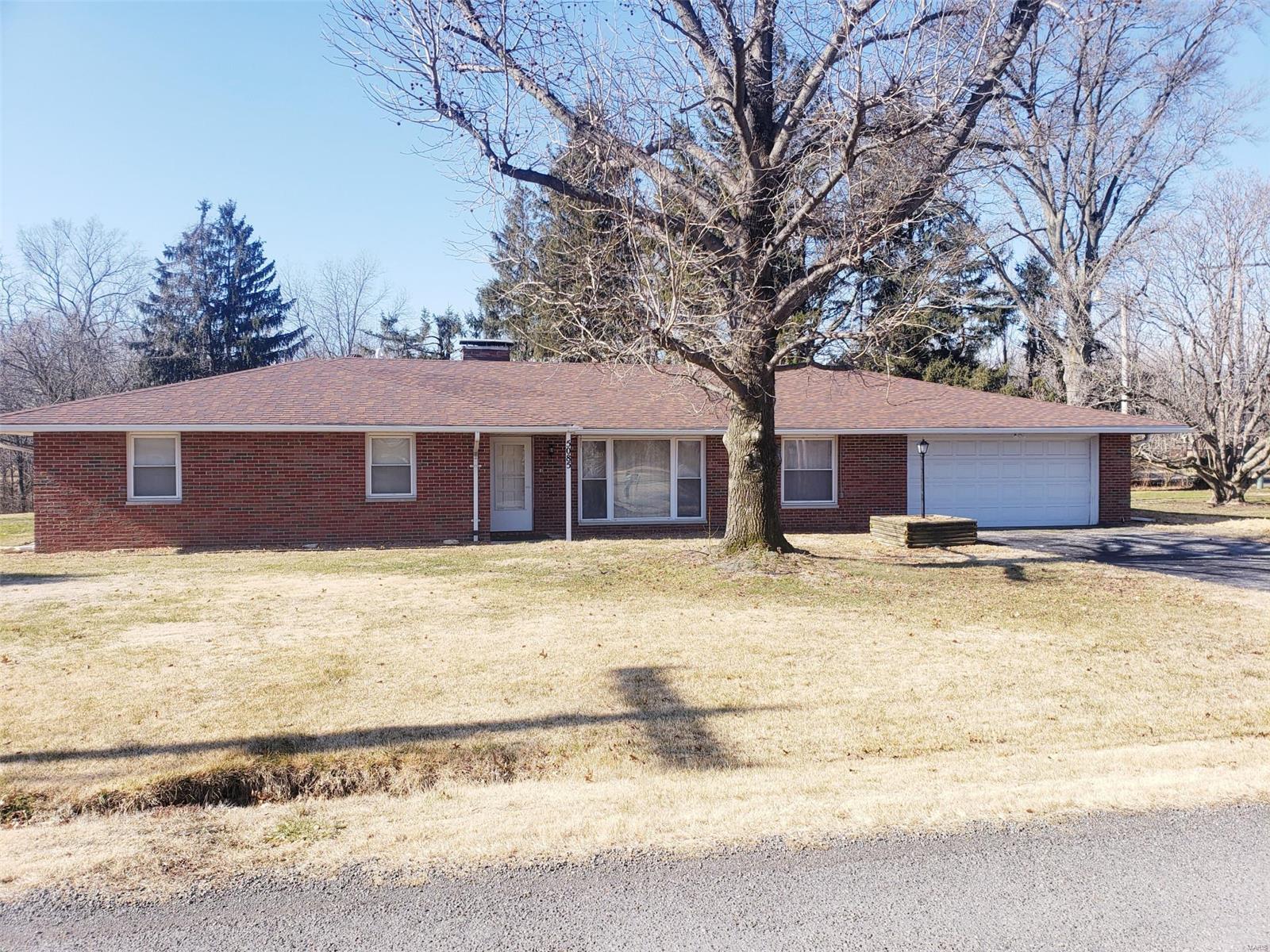 Homes for sale in Edwardsville, IL | 5085 Springfield Dr, Edwardsville, IL 62025 | MLS# MIS21008284