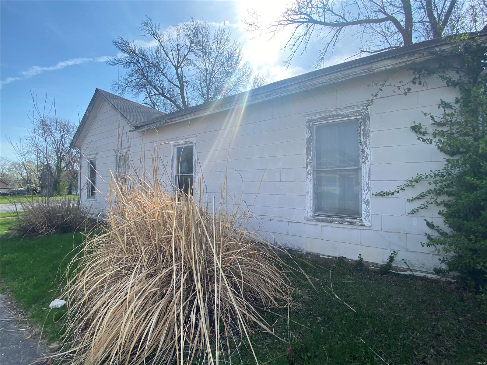 Homes for sale in Montgomery, MO | 127 N Wentz St, Montgomery, MO 63361 | MLS# MIS21021146