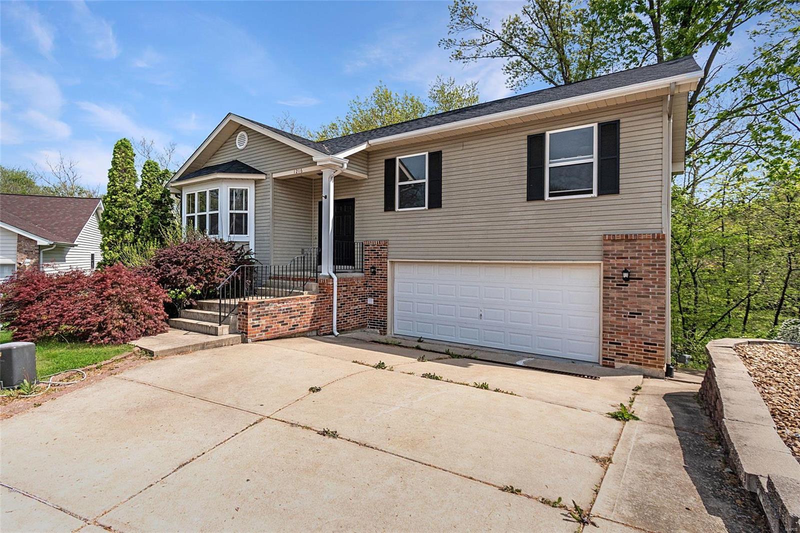 Homes for sale in Lake Saint Louis, MO | 1216 Flagstone Ter, Lake Saint Louis, MO 63367 | MLS# MIS21025839