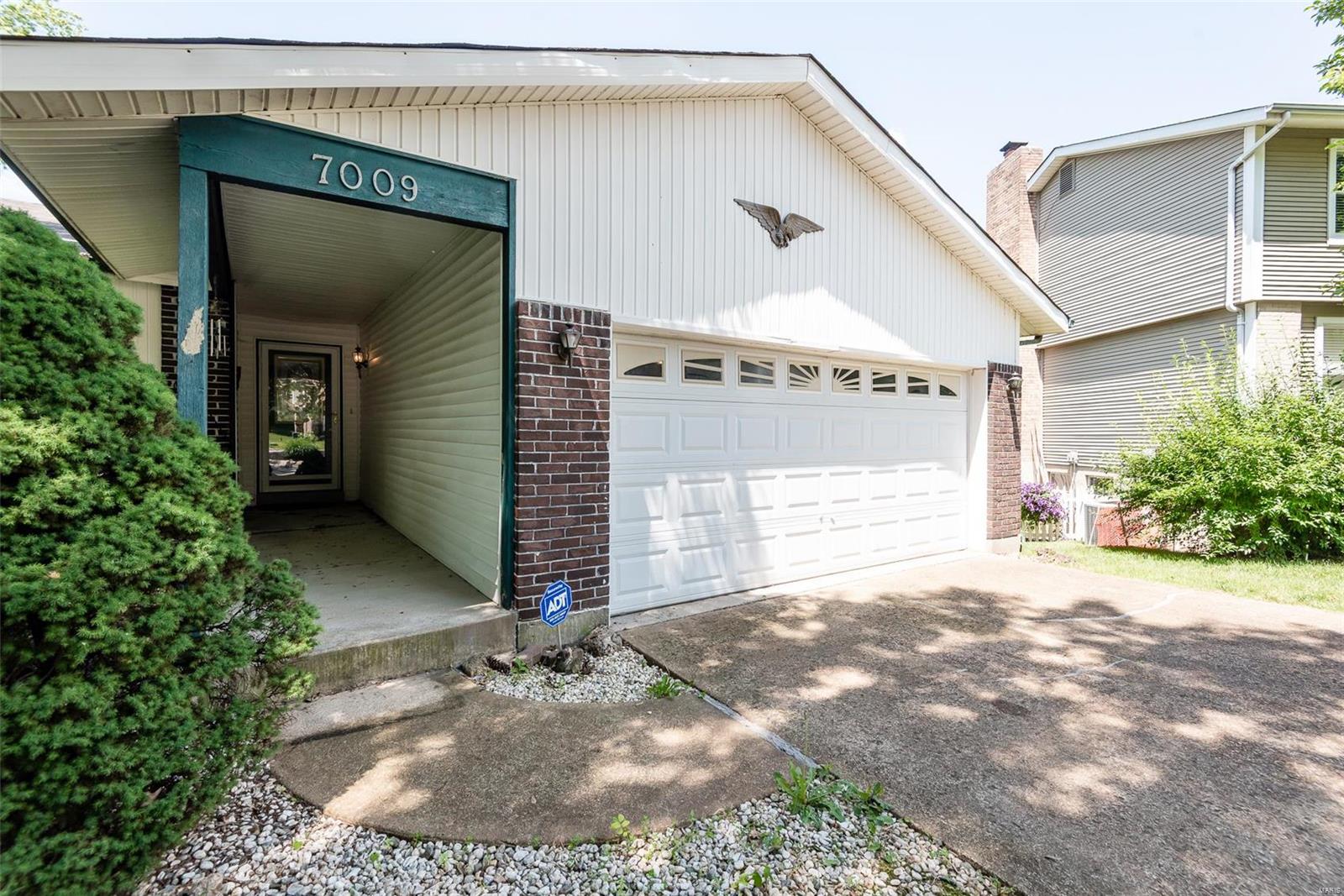 Homes for sale in Saint Louis, MO | 7009 Orchard Meadows Ct, Saint Louis, MO 63129 | MLS# MIS21041163
