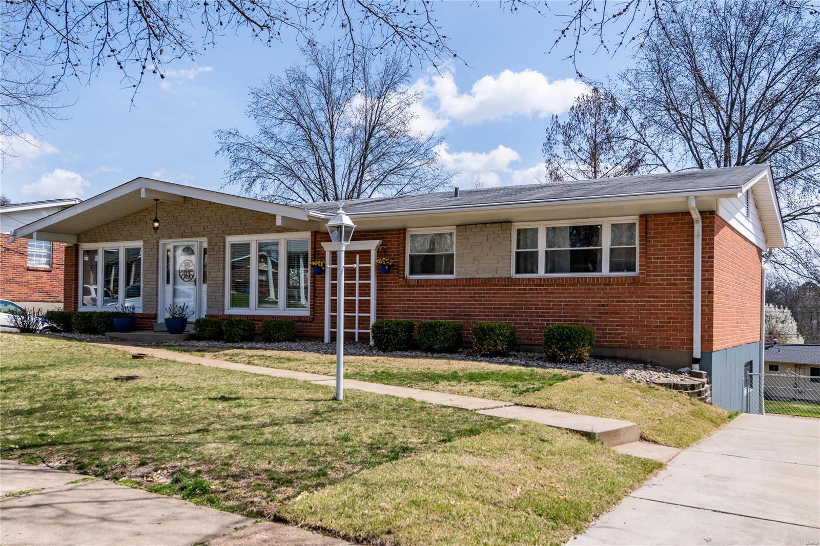 Homes for sale in Saint Louis, MO | 4640 Tauneybrook Dr, Saint Louis, MO 63128 | MLS# MIS22020345