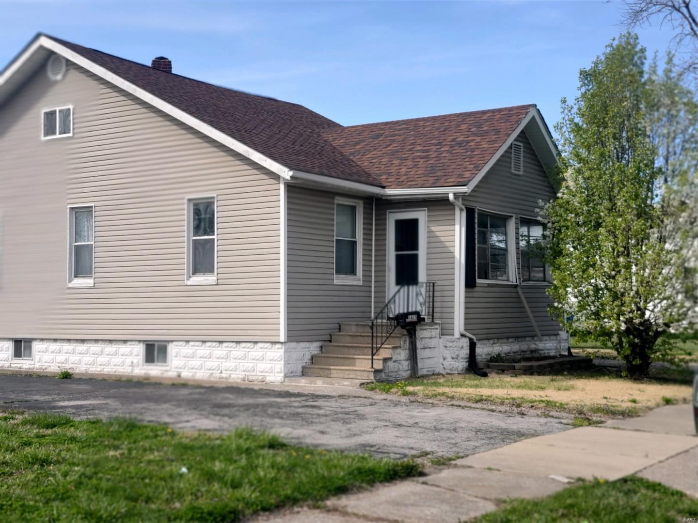 Homes for sale in Granite, IL | 1415 Grand Ave, Granite, IL 62040 | MLS# MIS22022539