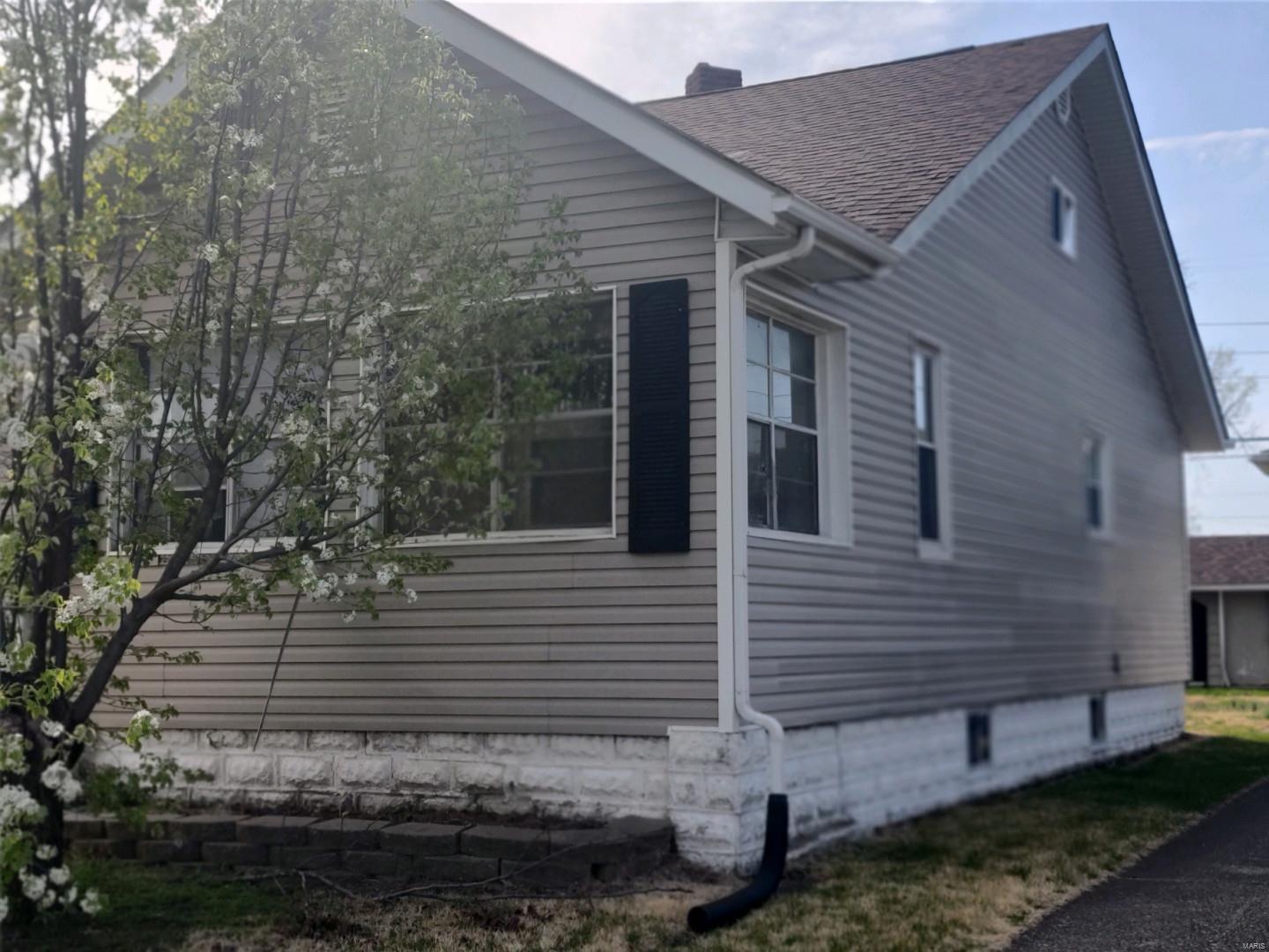 Homes for sale in Granite, IL | 1415 Grand Ave, Granite, IL 62040 | MLS# MIS22022539