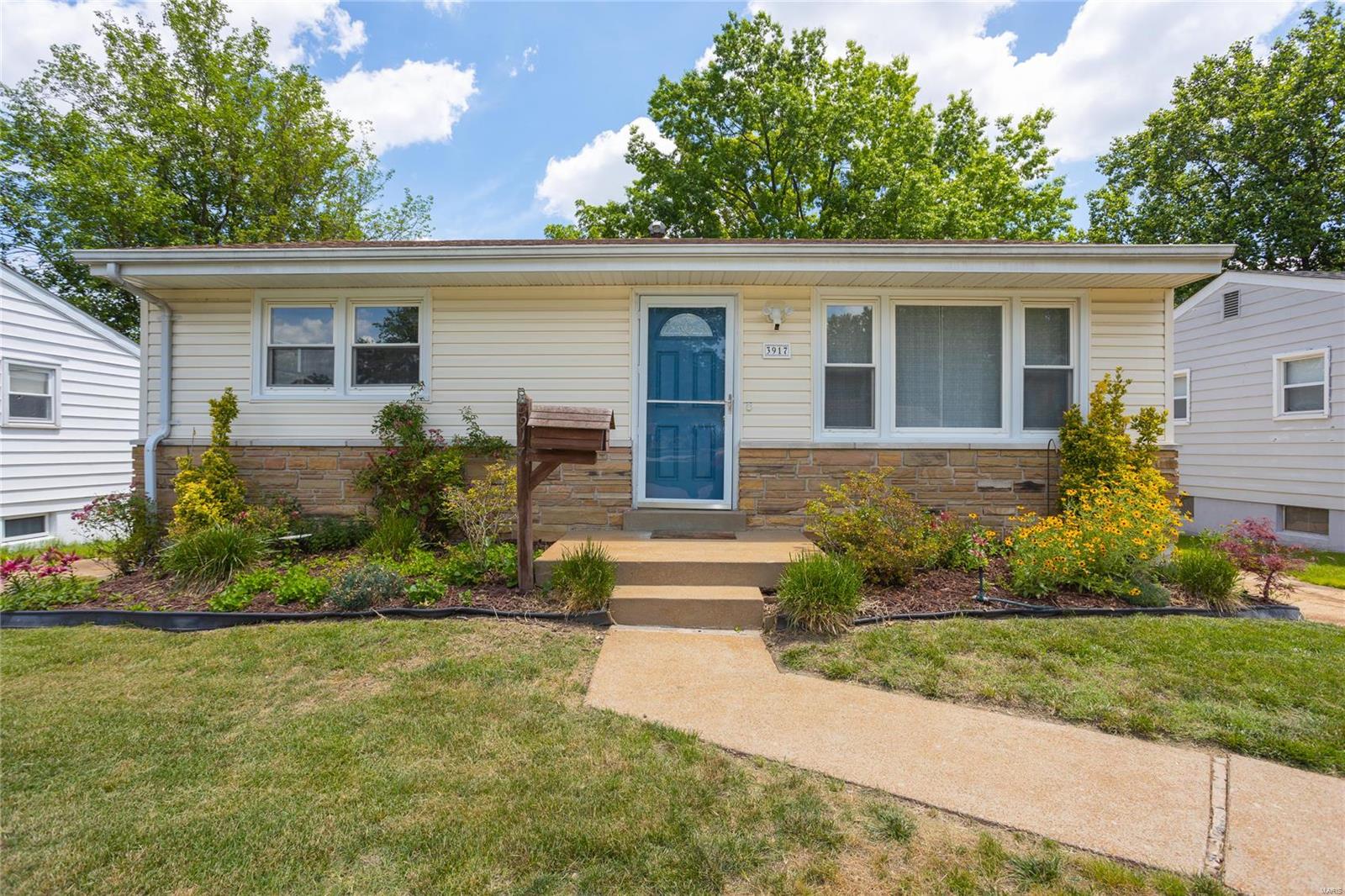 Homes for sale in Saint Louis, MO | 3917 Crosby Dr, Saint Louis, MO 63123 | MLS# MIS22036753