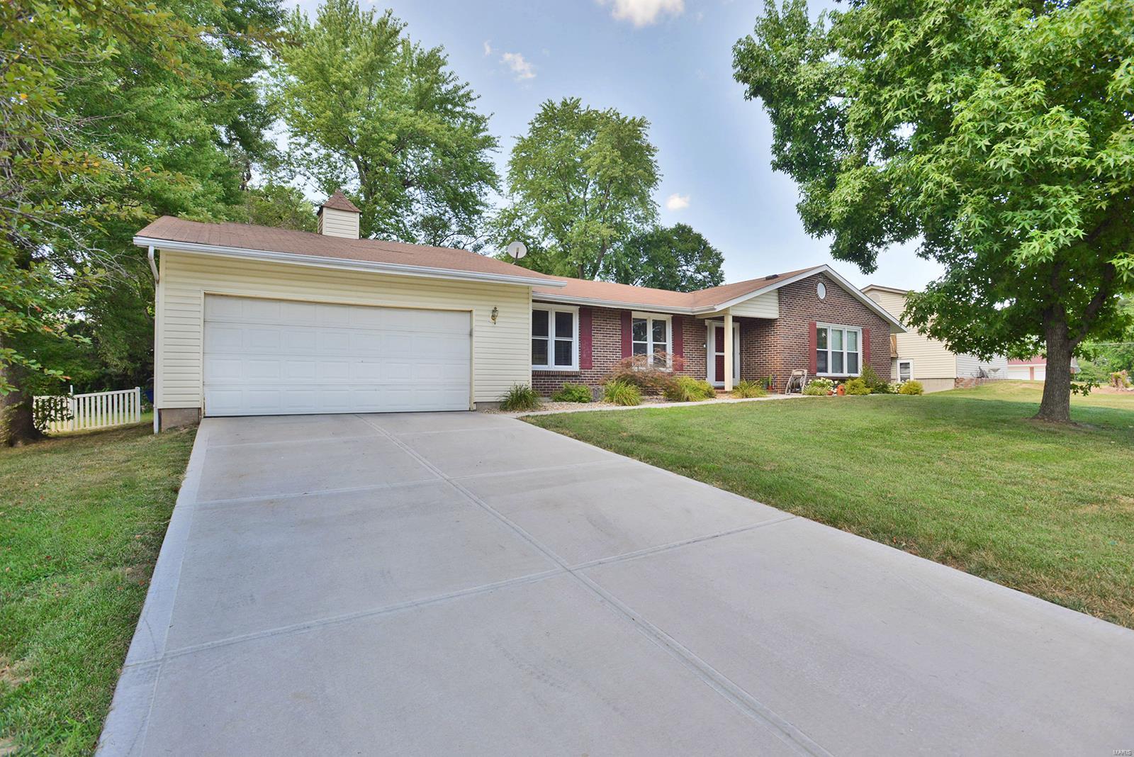 Homes for sale in Saint Peters, MO | 104 Lake Point Dr, Saint Peters, MO 63376 | MLS# MIS22049224
