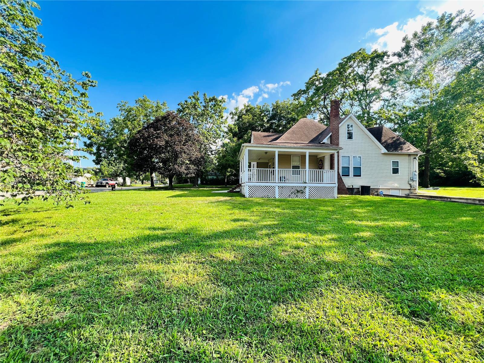 Homes for sale in Cuba, MO | 108 N Springfield St, Cuba, MO 65453 | MLS# MIS22055501