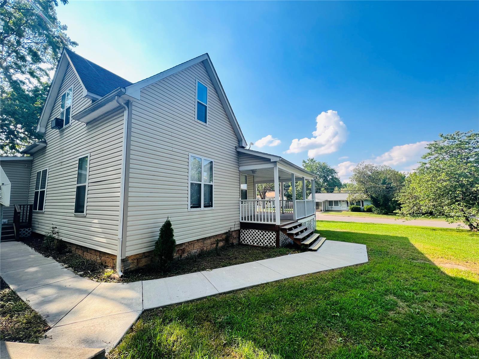 Homes for sale in Cuba, MO | 108 N Springfield St, Cuba, MO 65453 | MLS# MIS22055501