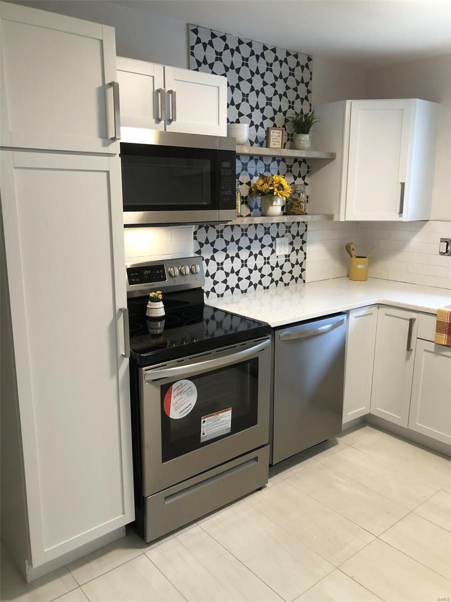 Homes for sale in Belleville, IL | 403 N Michigan Ave, Belleville, IL 62221 | MLS# MIS22058877