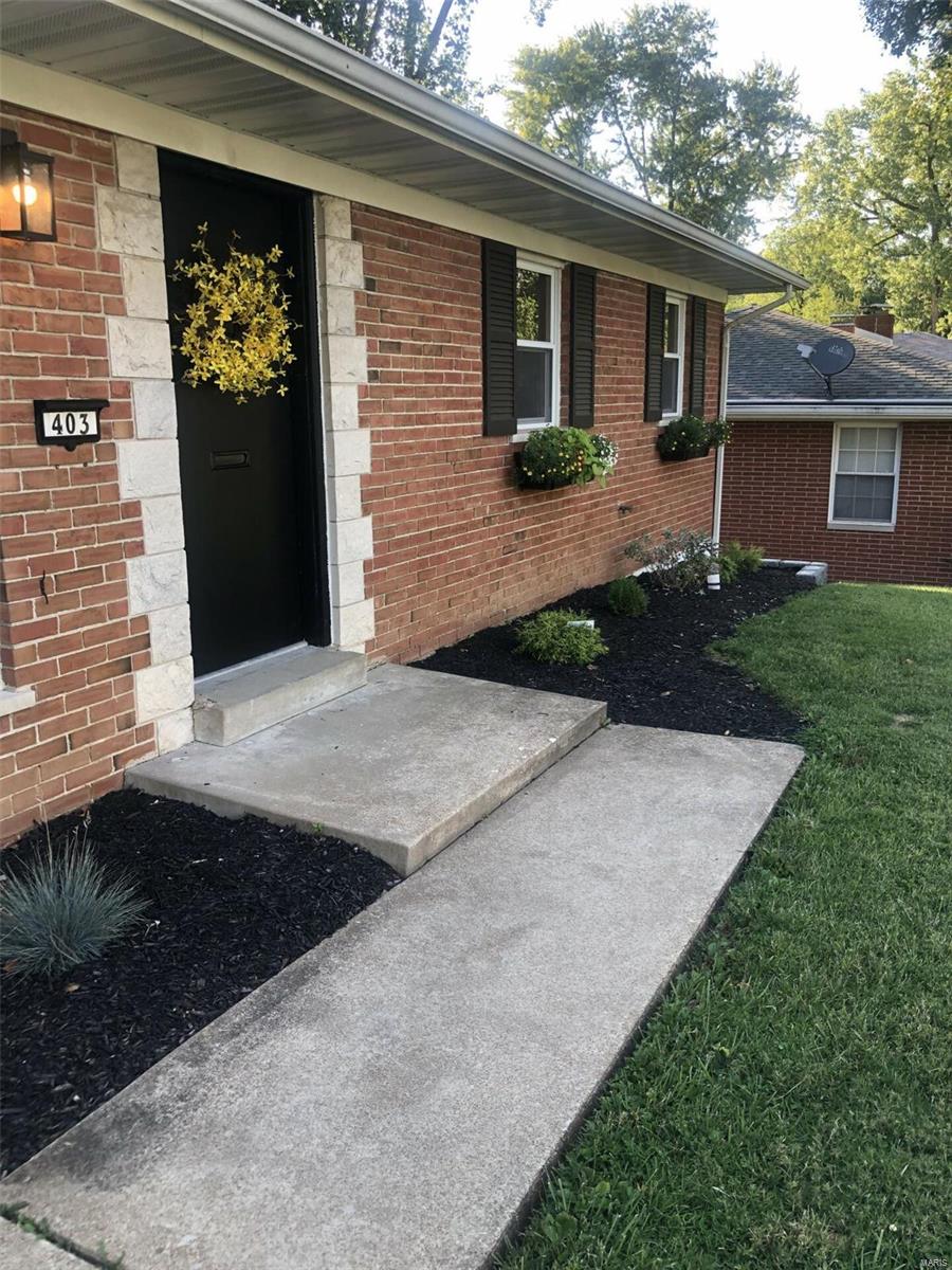 Homes for sale in Belleville, IL | 403 N Michigan Ave, Belleville, IL 62221 | MLS# MIS22058877