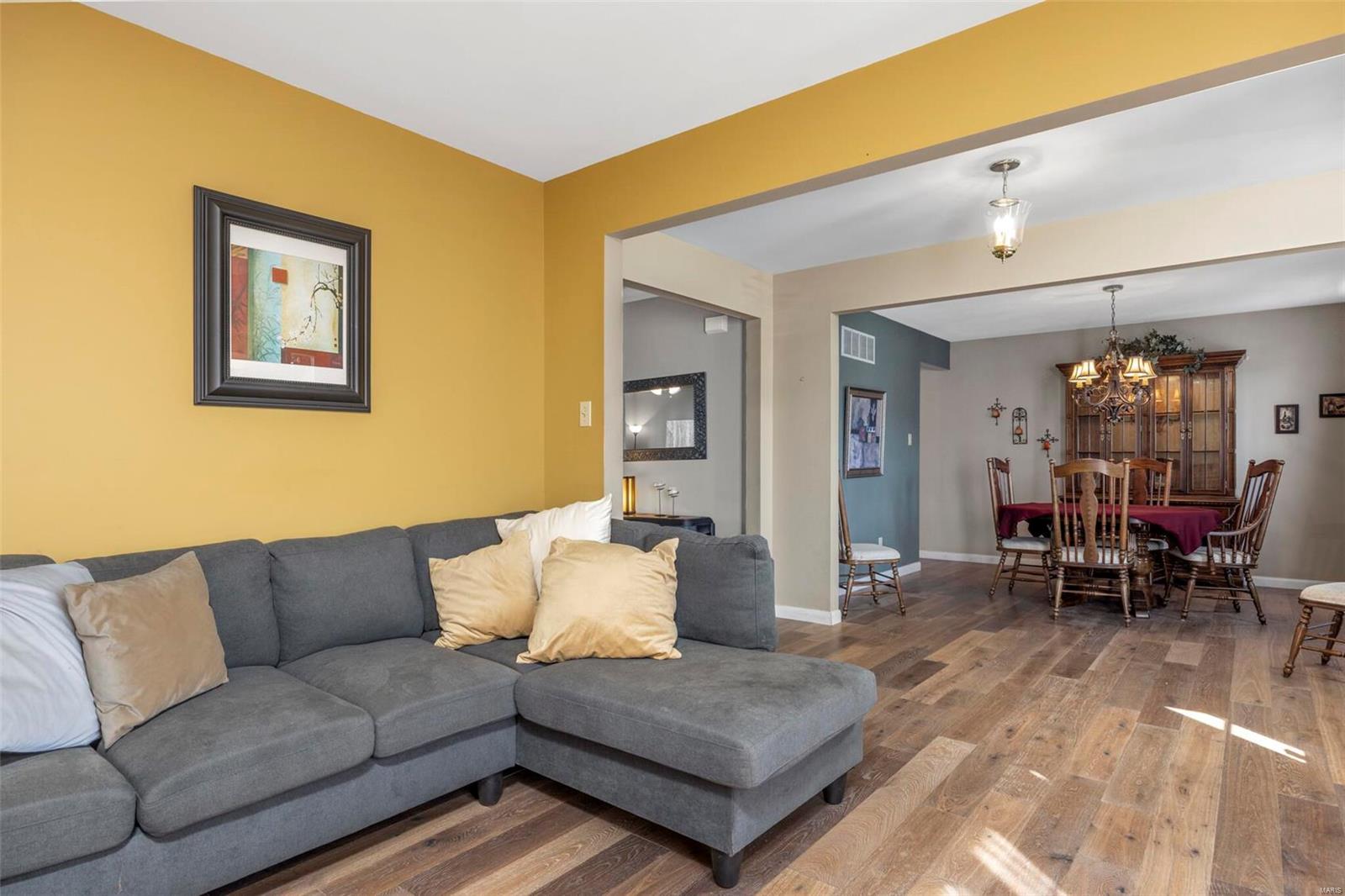 Homes for sale in Saint Peters, MO | 179 Abington Dr, Saint Peters, MO 63376 | MLS# MIS22059965