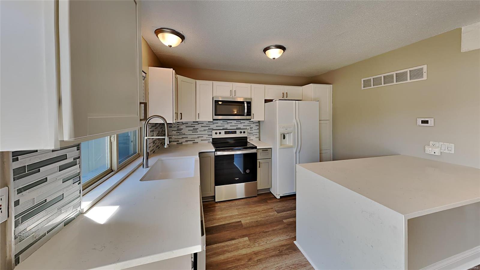 Homes for sale in Lake Saint Louis, MO | 133 Harbor View Dr, Lake Saint Louis, MO 63367 | MLS# MIS22061426