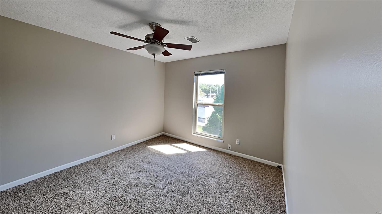 Homes for sale in Lake Saint Louis, MO | 133 Harbor View Dr, Lake Saint Louis, MO 63367 | MLS# MIS22061426