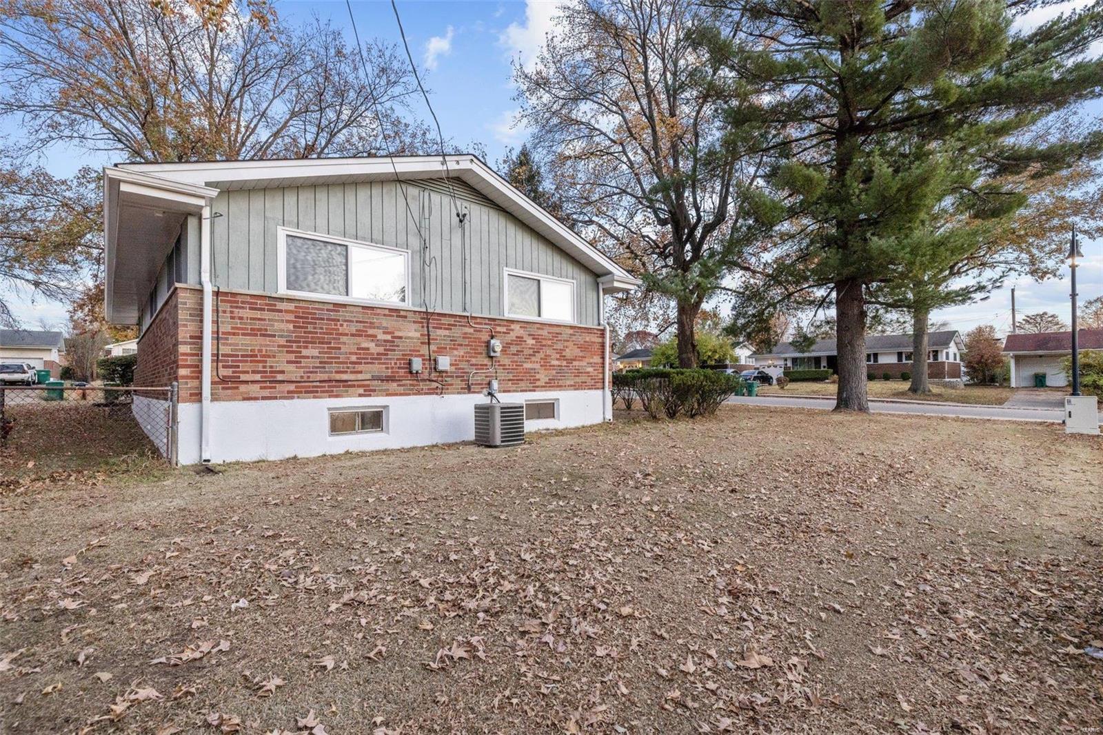 Homes for sale in Saint Louis, MO | 9801 Lawnview Dr, Saint Louis, MO 63136 | MLS# MIS22072772