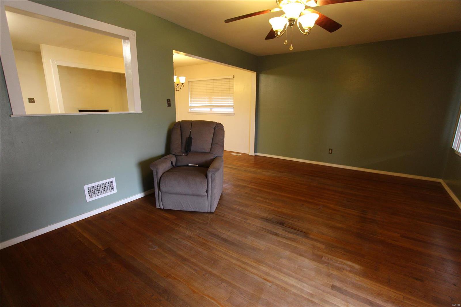 Homes for sale in Saint Louis, MO | 7824 Decatur Dr, Saint Louis, MO 63123 | MLS# MIS22073704