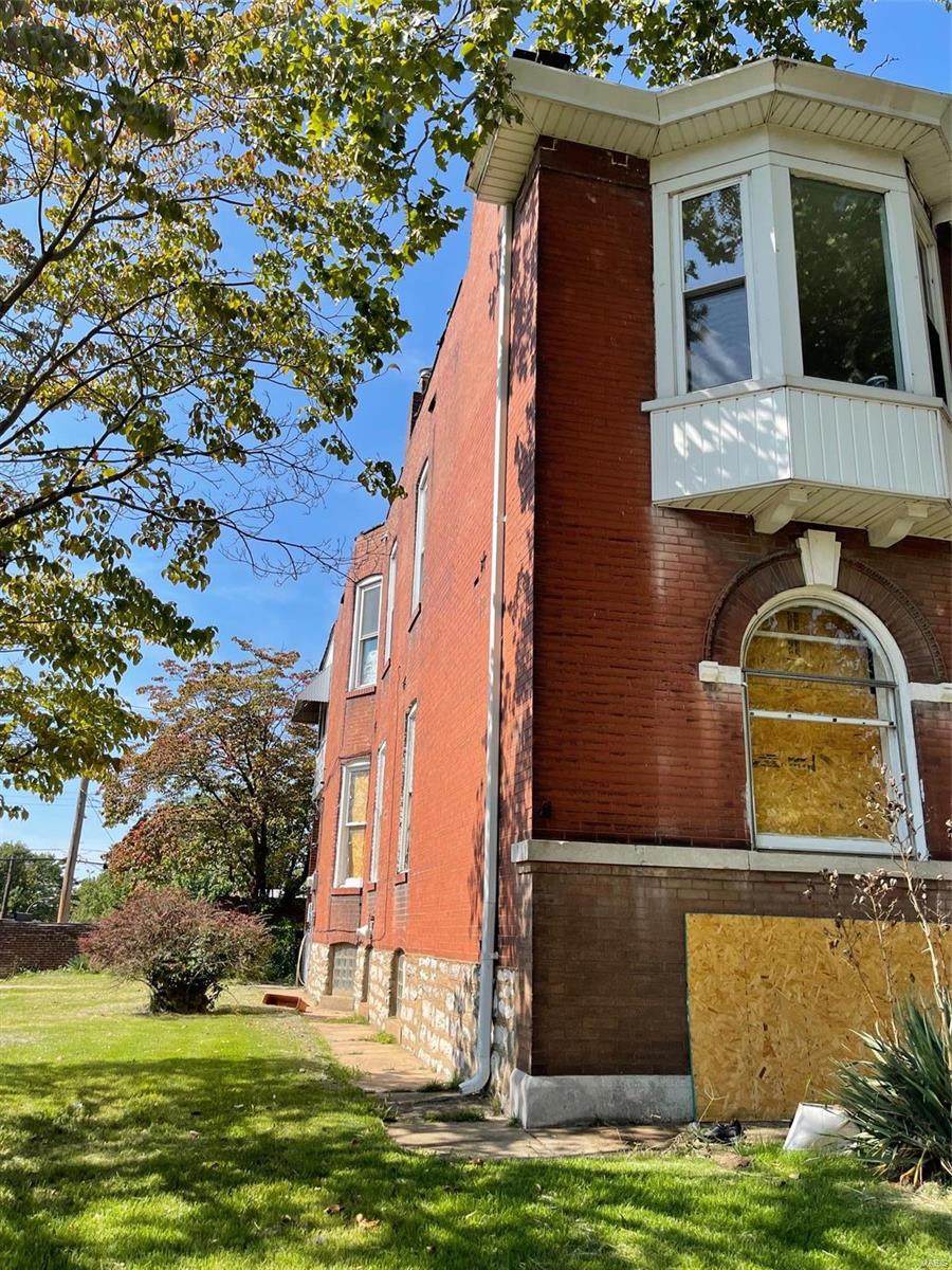 Homes for sale in Saint Louis, MO | 5427 S Broadway, Saint Louis, MO 63111 | MLS# MIS22073929