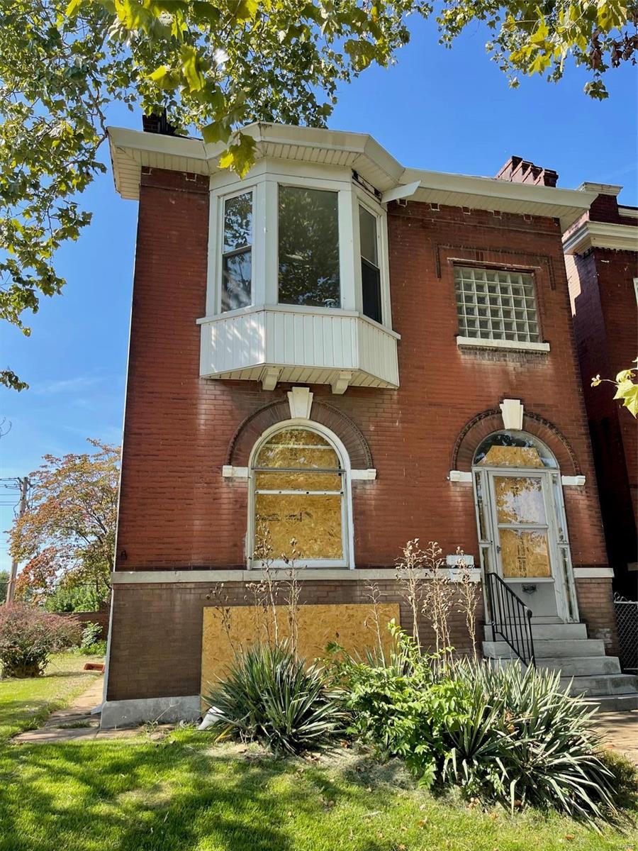 Homes for sale in Saint Louis, MO | 5427 S Broadway, Saint Louis, MO 63111 | MLS# MIS22073929