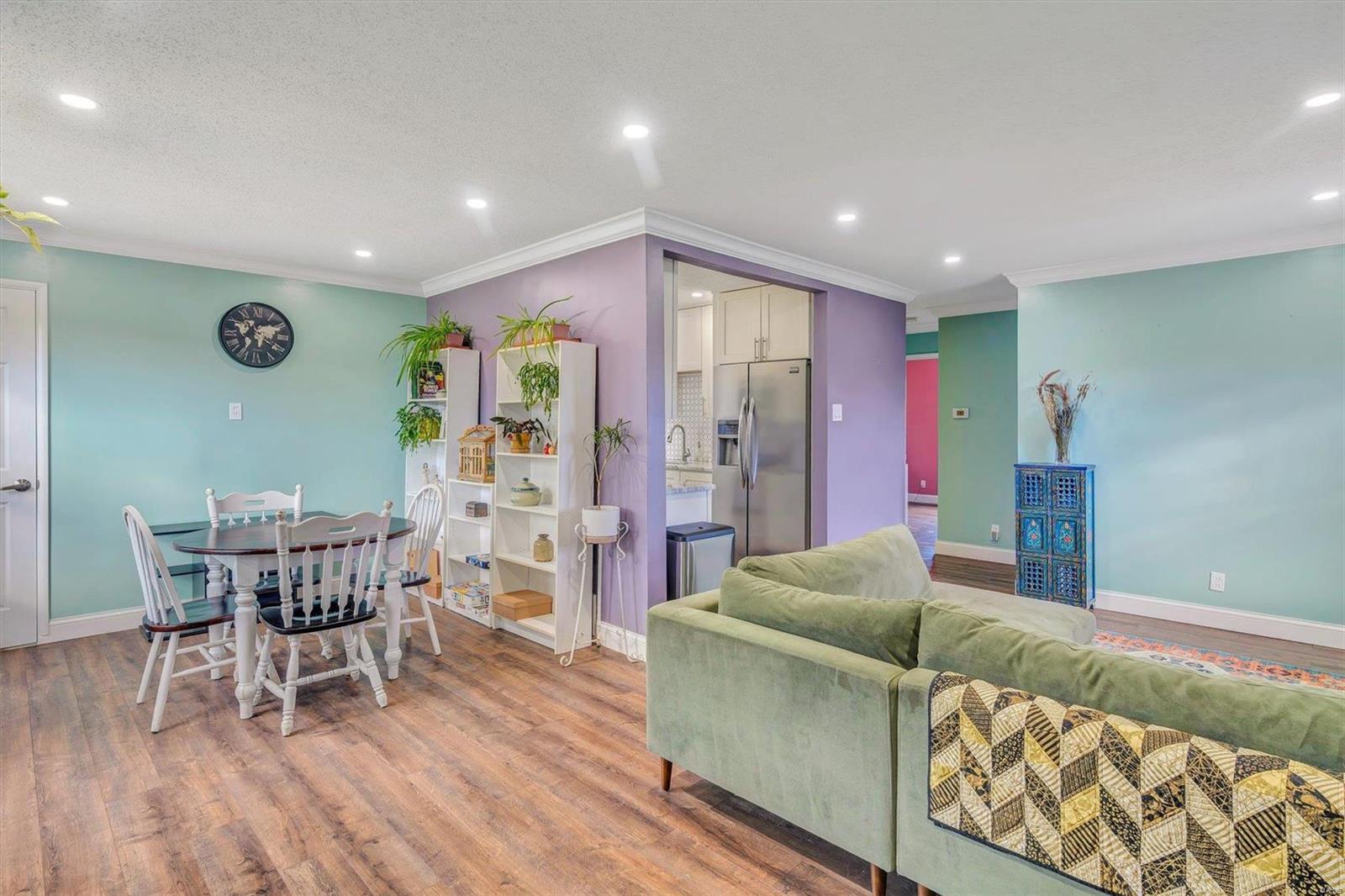 3rd image of 9521 Cloverhurst Dr, Saint Louis, MO 63123 | MLS# MIS22076445
