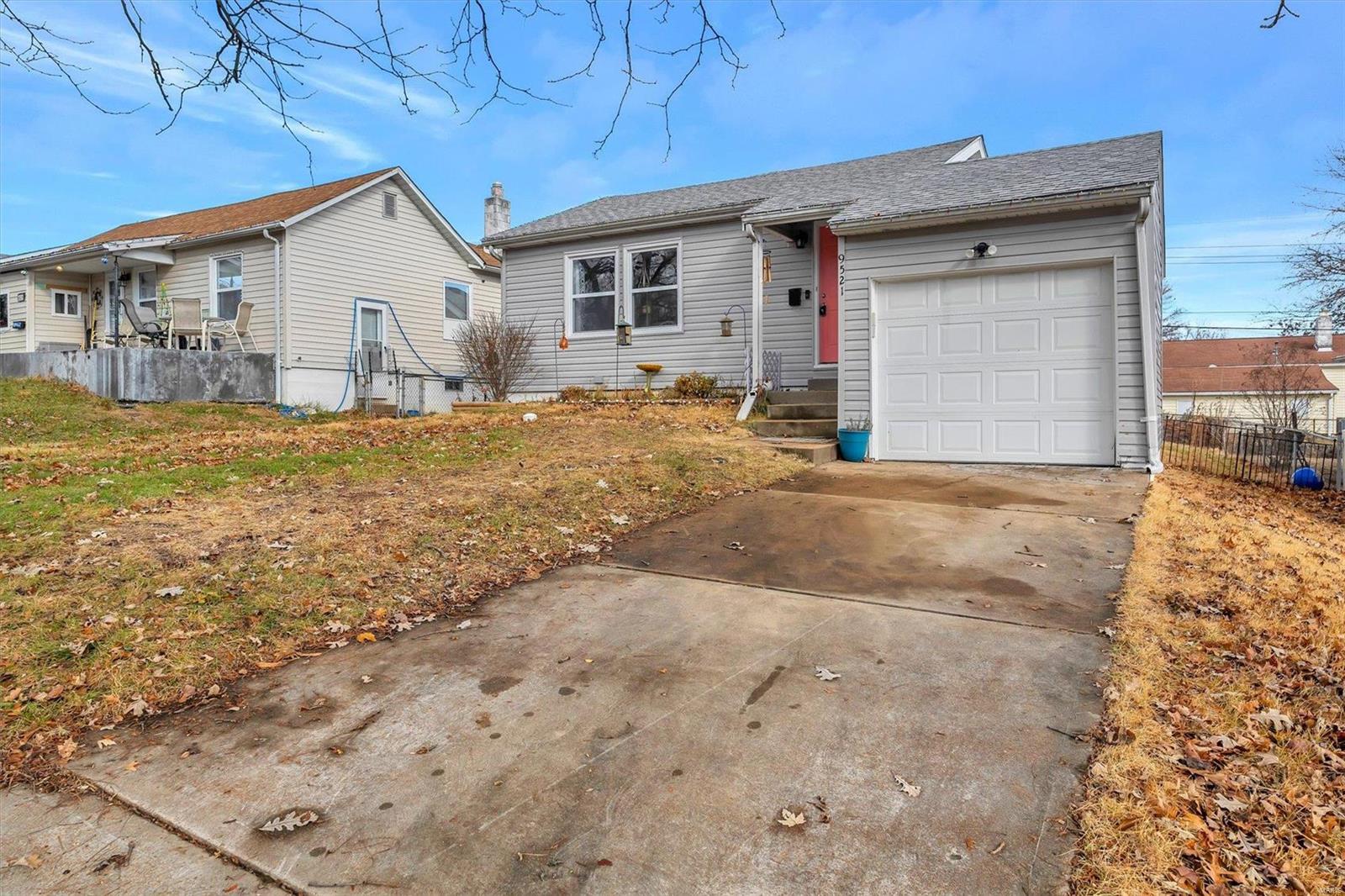 2nd image of 9521 Cloverhurst Dr, Saint Louis, MO 63123 | MLS# MIS22076445