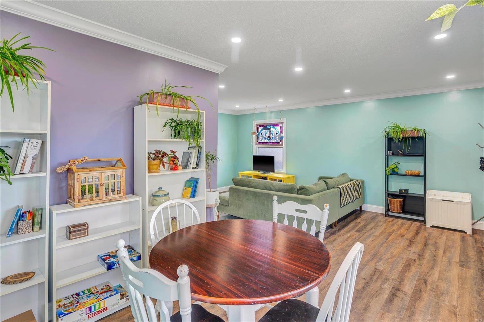 5th image of 9521 Cloverhurst Dr, Saint Louis, MO 63123 | MLS# MIS22076445