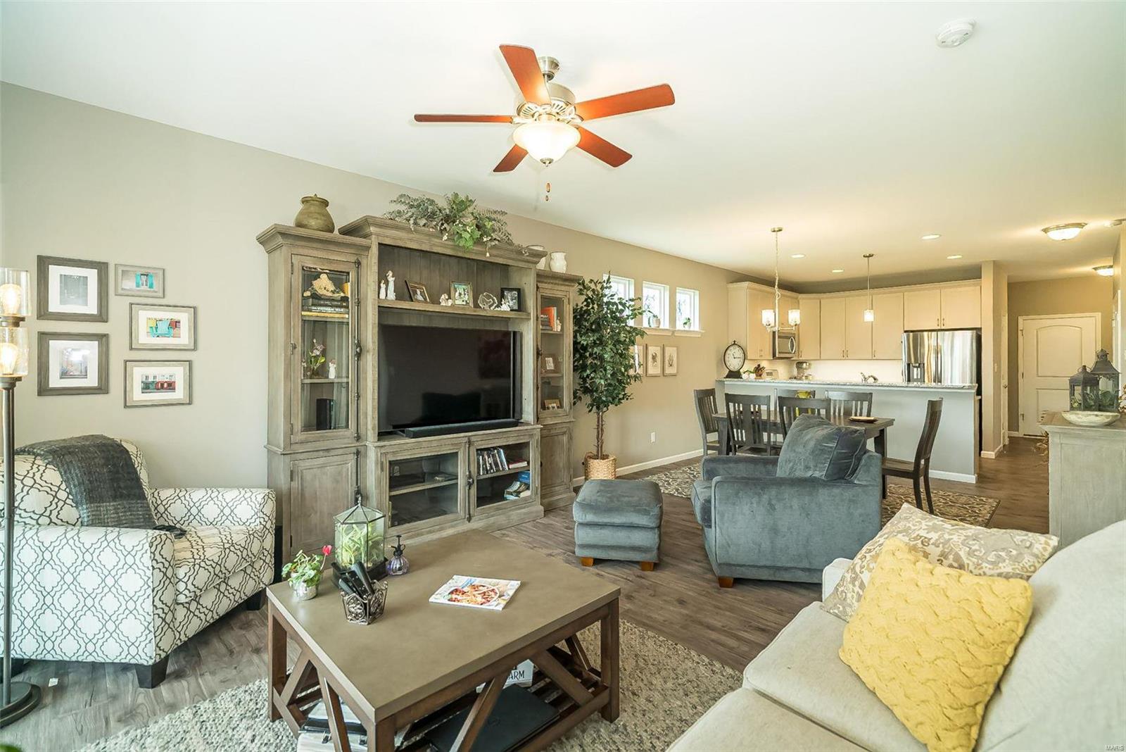 3rd image of 405 Copperfield Ct, Saint Charles, MO 63301 | MLS# MIS23018188